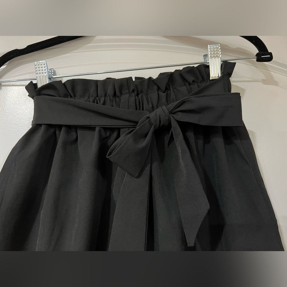 Super cute black cinched top shorts. Tie included